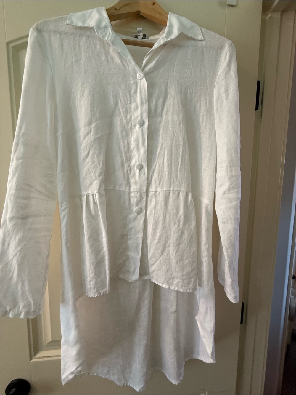 Furlux White Long-Sleeve Button-Front Peplum Tunic Top